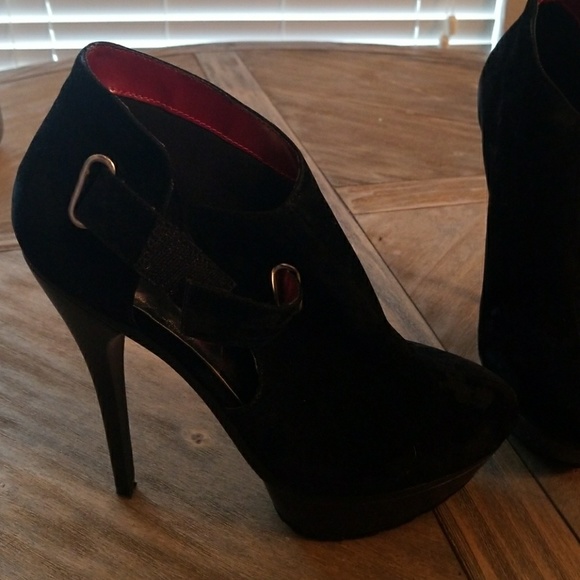 Black booties - Picture 2 of 4